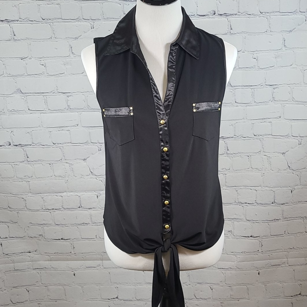Roz & Ali tie top. Medium.   B5